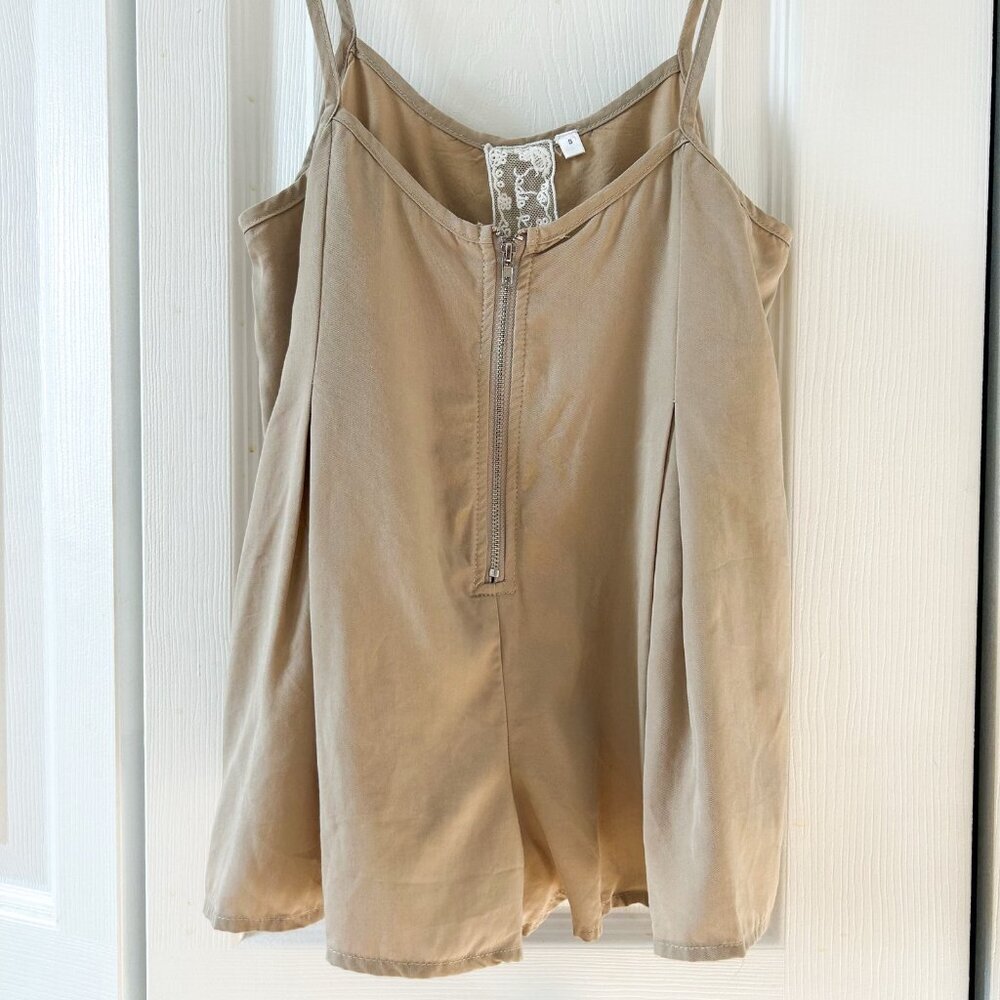 Sadie & Sage Tan Beige Taupe Tie Strap Romper Shorts Women’s Size Small EUC - Picture 2 of 5